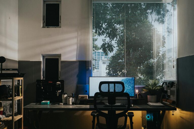 Tips for Choosing a Comfortable Desk Chair for Your Workspace